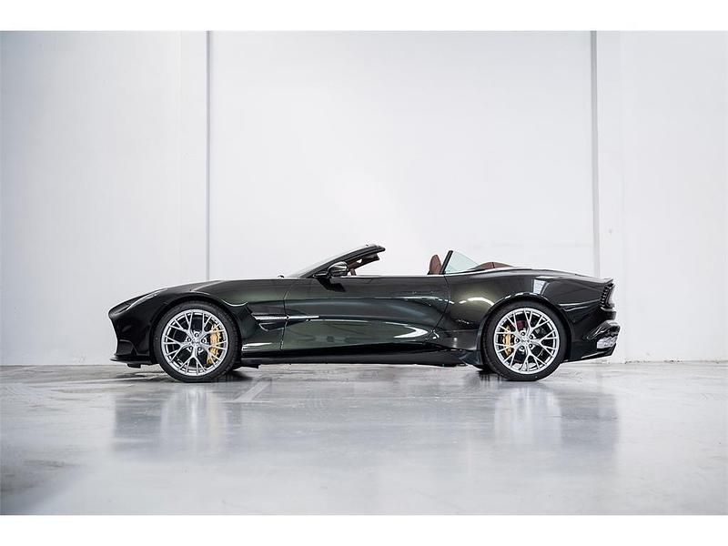 Nuevo Aston Martin Vanquish 835 CV (614 kW) 2025 Minotaur green Descapotable