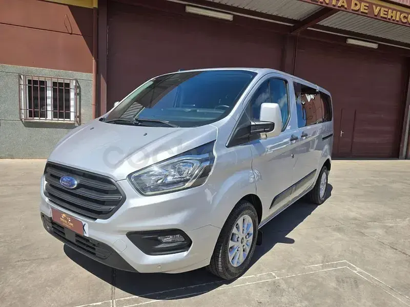 Usado Ford Tourneo Trend 130 CV (95 kW) 2020 Gris / plata Monovolumen