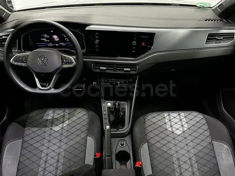 Usado VW Taigo R-line 150 CV (110 kW) 2022 Gris / plata SUV