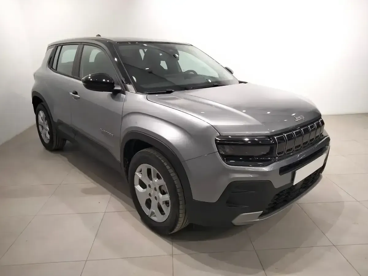 Usado Jeep Avenger EV Altitude 114 kW (156 CV) 2024 Gris SUV
