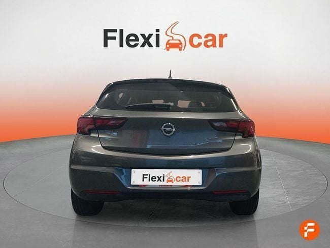 Usado Opel Astra Design & Tech 110 CV (80 kW) 2021 Gris Berlina