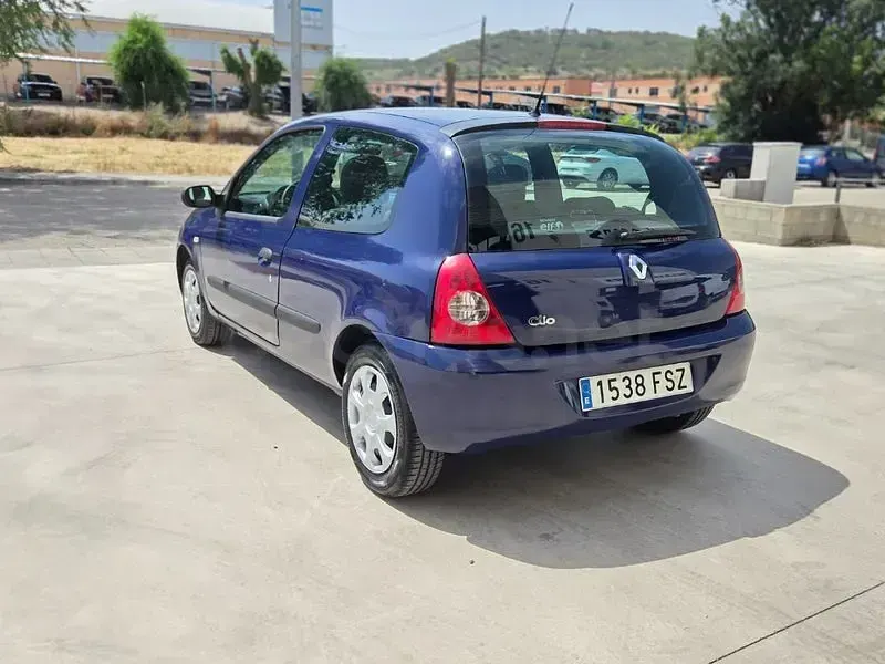 Usado Renault Clio II Authentique 75 CV (55 kW) 2007 Azul Berlina