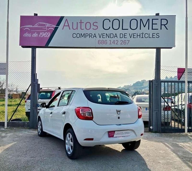Usado Dacia Sandero Ambiance 75 CV (55 kW) 2013 Blanco Utilitario