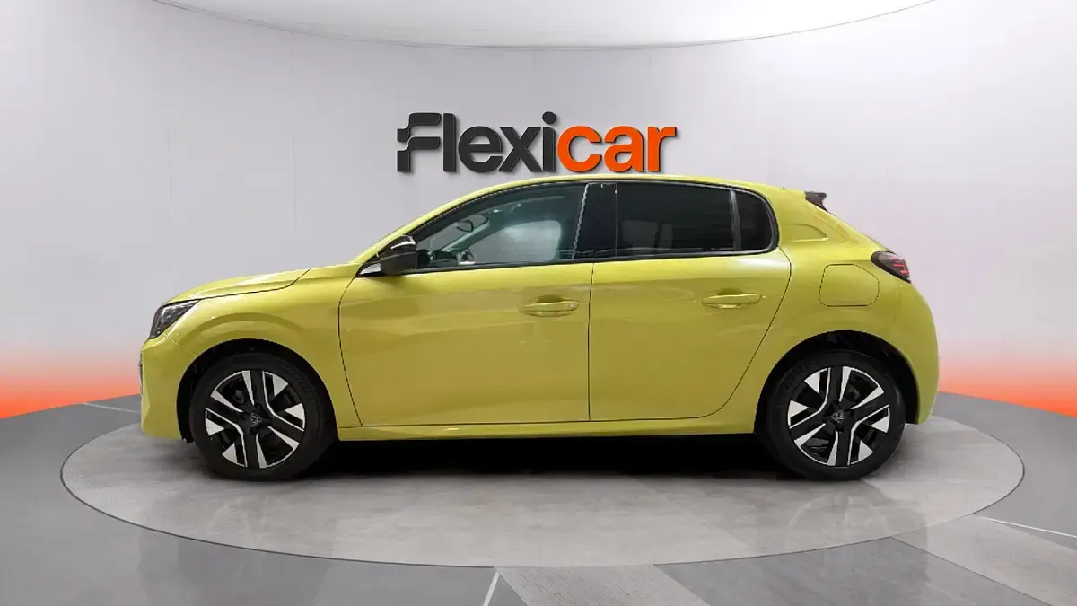 Usado Peugeot 208 Allure 101 CV (74 kW) 2025 Verde Utilitario