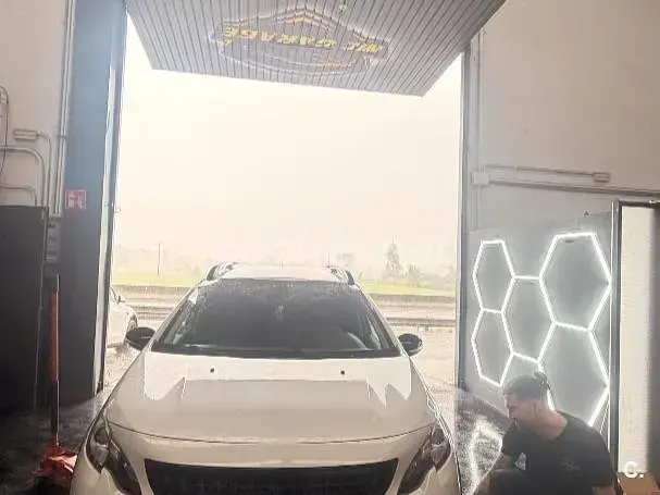 Usado Peugeot 2008 Signature Sky 130 CV (95 kW) 2019 Blanco SUV