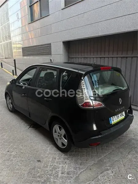 Usado Renault Scénic III Expression 95 CV (69 kW) 2013 Negro Monovolumen