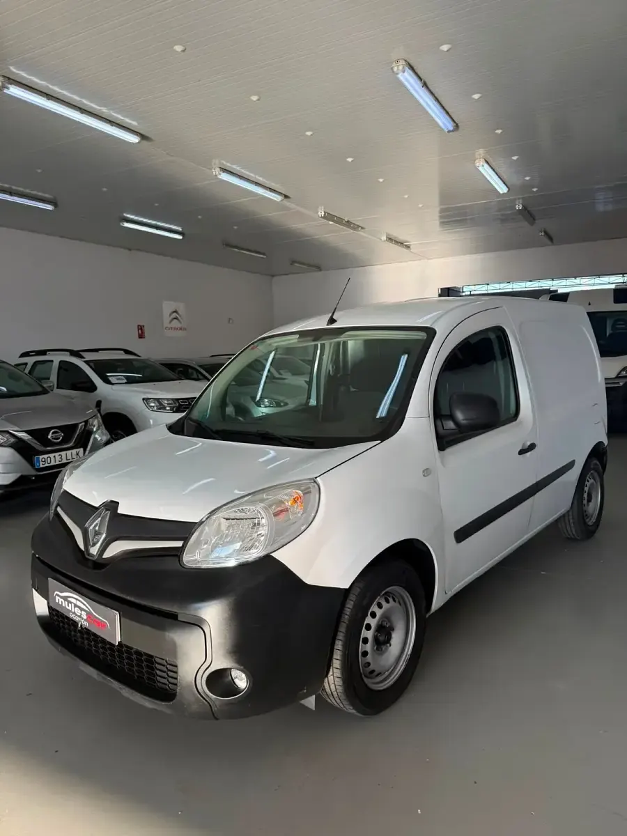 Usado Renault Kangoo 75 CV (55 kW) 2021 Blanco Monovolumen