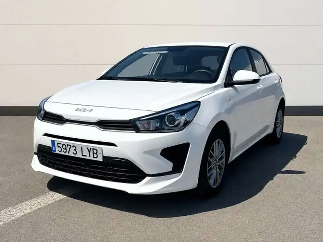 Usado Kia Rio 101 CV (74 kW) 2022 Blanco Berlina