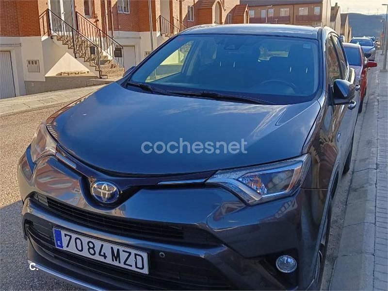 Usado Toyota RAV4 Hybrid Advance 197 CV (144 kW) 2018 Gris / plata SUV