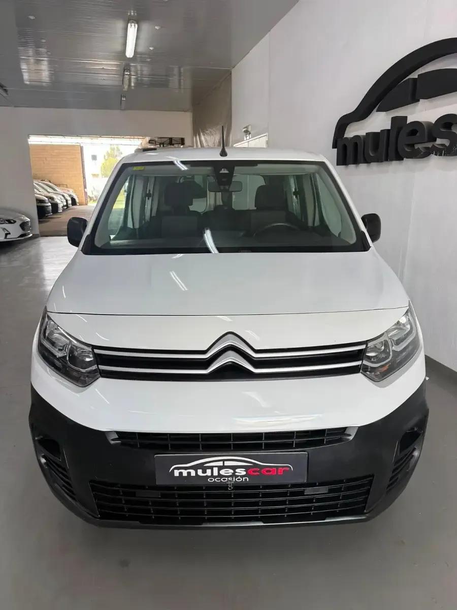Usado Citroën Berlingo Live 102 CV (75 kW) 2020 Blanco Monovolumen