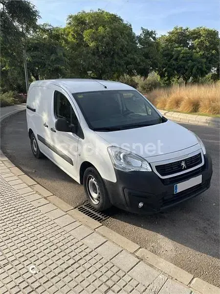 Usado Peugeot Partner Tepee Access 75 CV (55 kW) 2016 Blanco Monovolumen