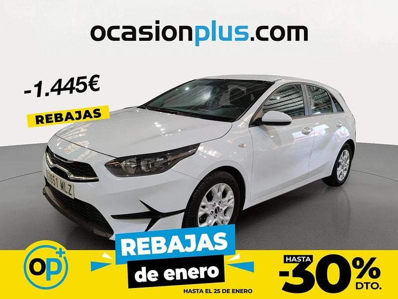 Blanco Usado 2023 Kia Ceed Utilitario | 15.900 € (Precio justo) - Imagen 1/4