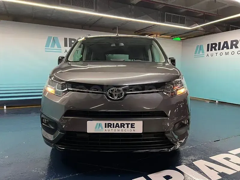 Usado Toyota Proace Verso Active 110 CV (80 kW) 2023 Gris / plata Familiar