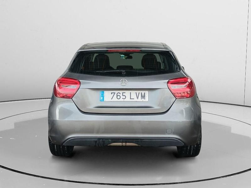 Usado Mercedes A180 Style 109 CV (80 kW) 2017 Gris