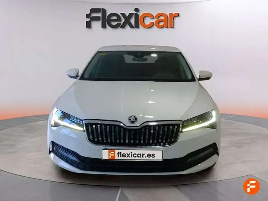 Usado Skoda Superb Ambition 120 CV (88 kW) 2020 Blanco Berlina