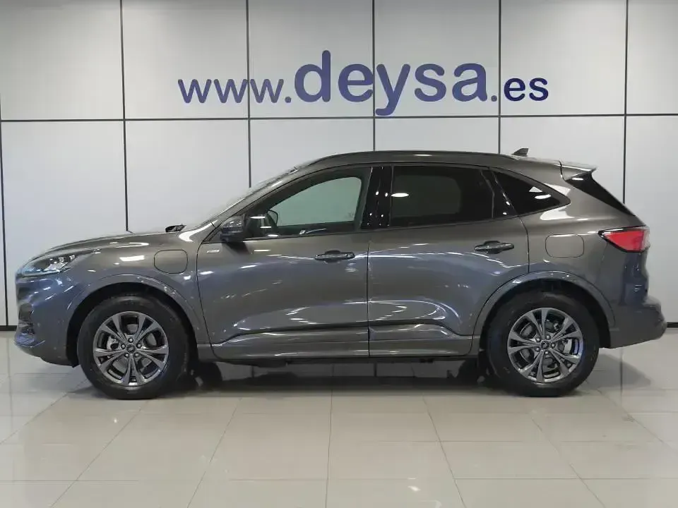 Usado Ford Kuga ST-Line X 225 CV (165 kW) 2023 Gris SUV
