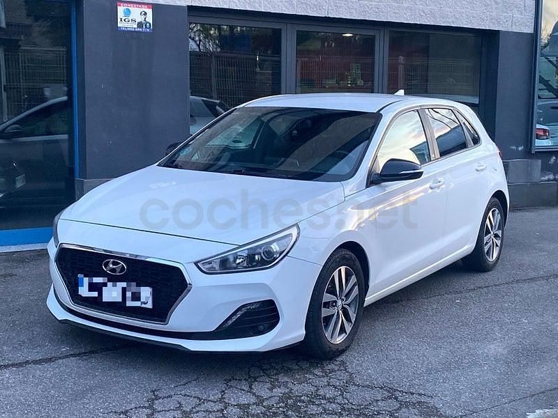 Usado Hyundai i30 GO! 110 CV (80 kW) 2018 Blanco Berlina