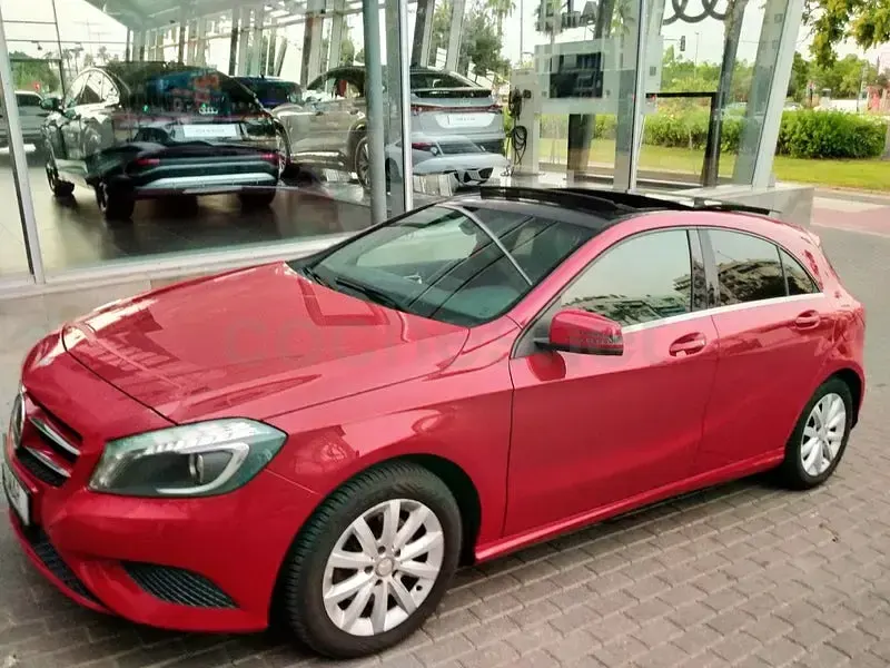 Usado Mercedes A200 Urban 136 CV (100 kW) 2014 Granate Utilitario