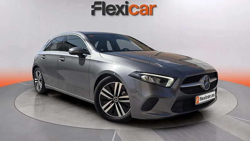 Usado Mercedes A180 116 CV (85 kW) 2018 Gris Utilitario