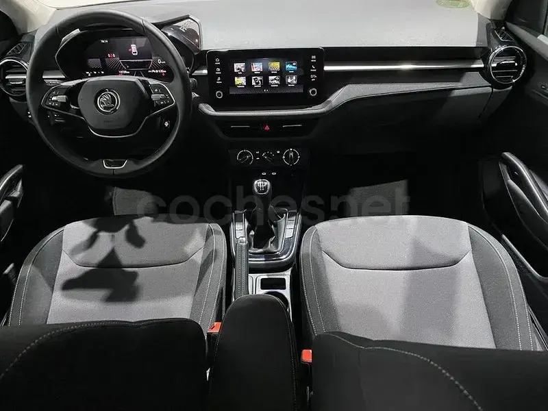 Usado Skoda Fabia Selection 95 CV (69 kW) 2024 Blanco Utilitario