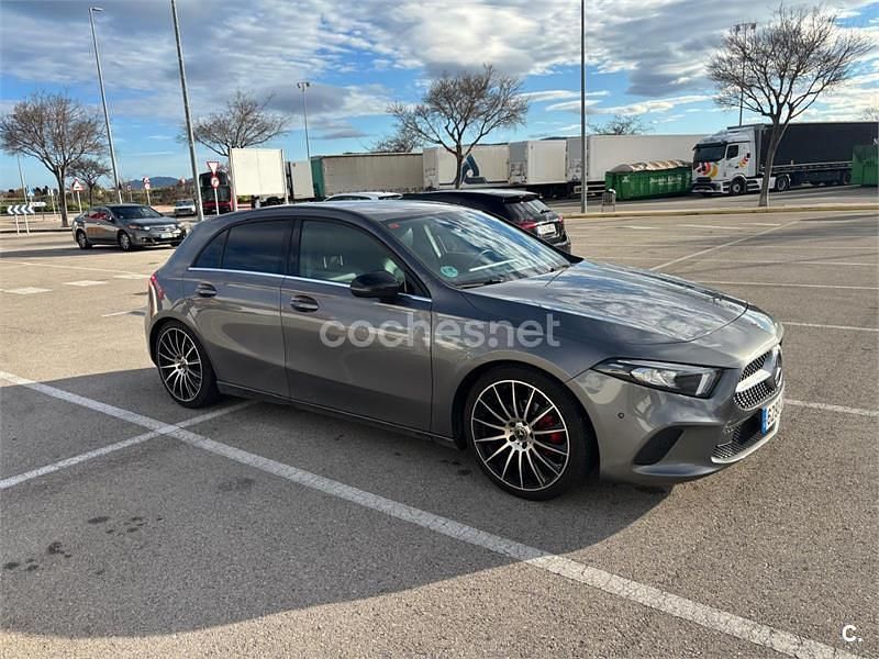 Usado Mercedes A180 109 CV (80 kW) 2018 Gris / plata Berlina