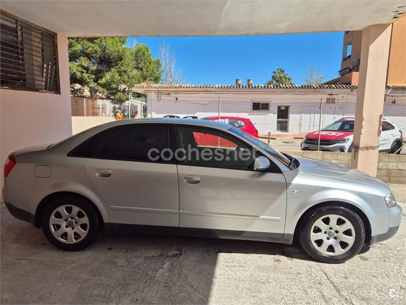 Gris / plata Usado 2002 Audi A4 Berlina | 3900 € (Precio justo) - Imagen 1/4