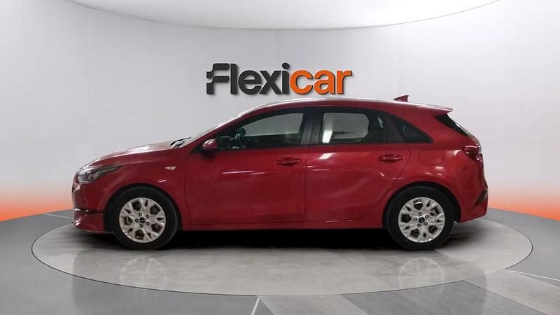 Usado Kia Ceed 101 CV (74 kW) 2023 Rojo Utilitario