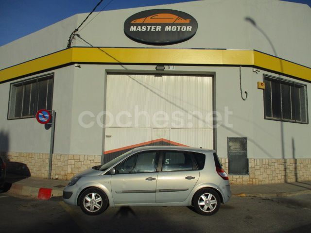 Usado Renault Scénic II Dynamique 120 CV (88 kW) 2004 Gris / plata Monovolumen