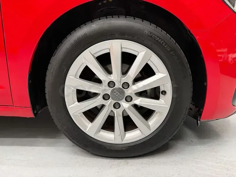 Usado Audi A1 Sportback Advanced Plus 95 CV (69 kW) 2020 Rojo Utilitario
