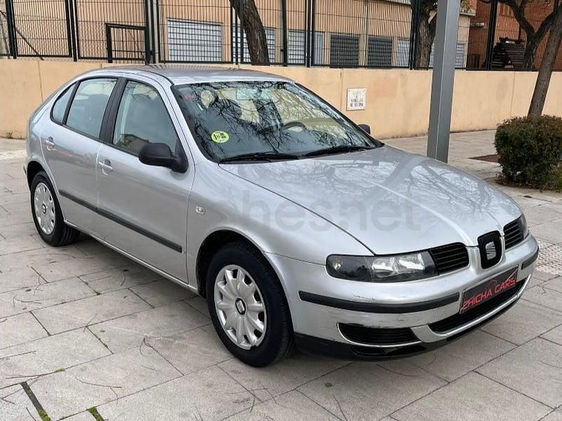 Usado Seat Leon 105 CV (77 kW) 2001 Gris / plata Utilitario