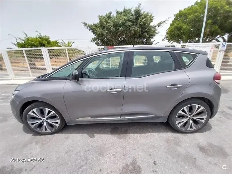 Usado Renault Scénic Zen 140 CV (102 kW) 2019 Gris / plata Monovolumen