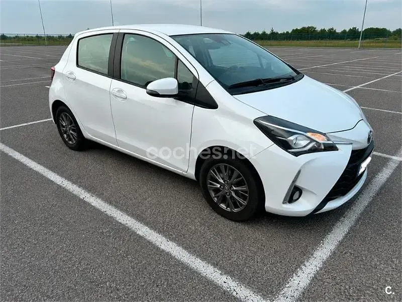 Usado Toyota Yaris Active 111 CV (81 kW) 2018 Blanco Berlina