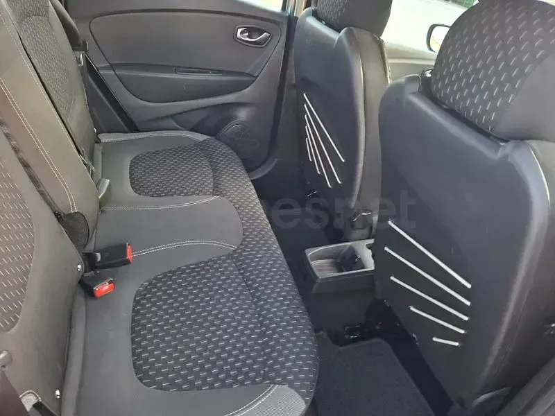 Usado Renault Captur XMOD 110 CV (80 kW) 2018 Gris / plata SUV