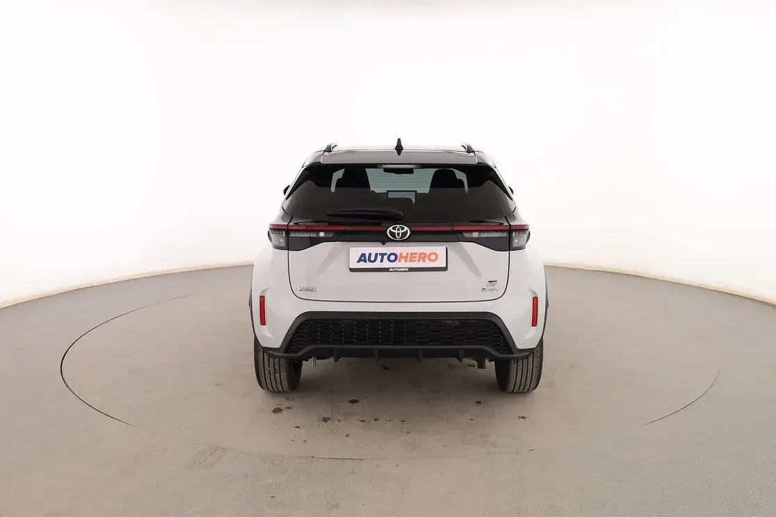 Usado Toyota Yaris Cross Sport 131 CV (96 kW) 2025 Gris SUV