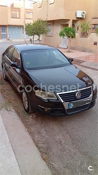Negro Usado 2006 VW Passat Highline Berlina | 4499 € (Precio justo) - Imagen 1/4