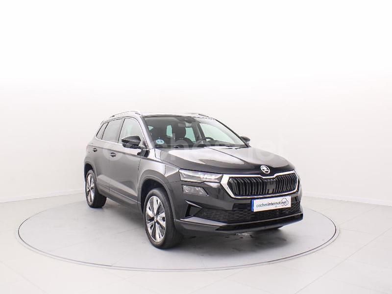 Blanco Usado 2023 Skoda Karoq Style SUV | 26.300 € (Un poco caro) - Imagen 1/4