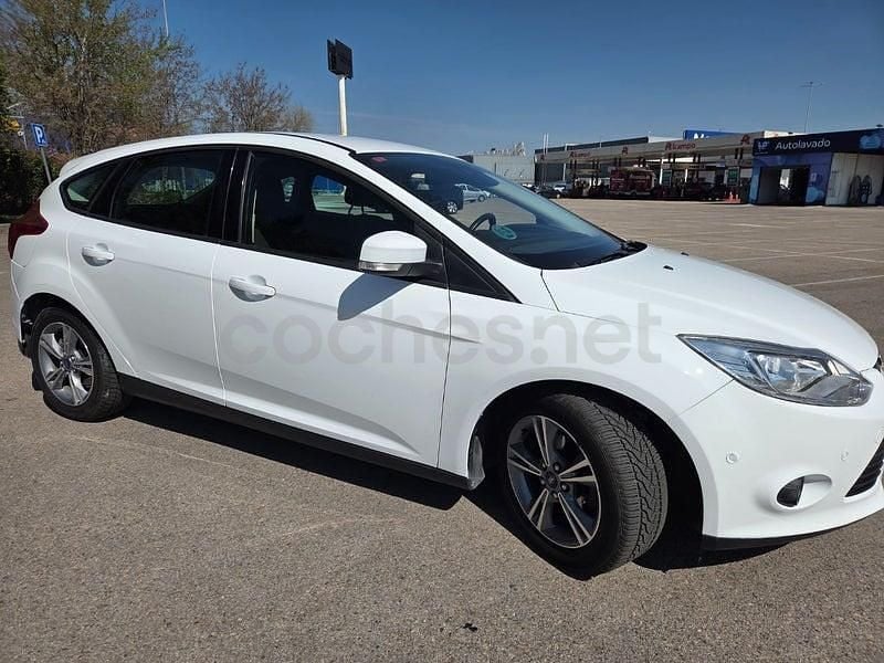 Usado Ford Focus 125 CV (91 kW) 2014 Blanco Berlina
