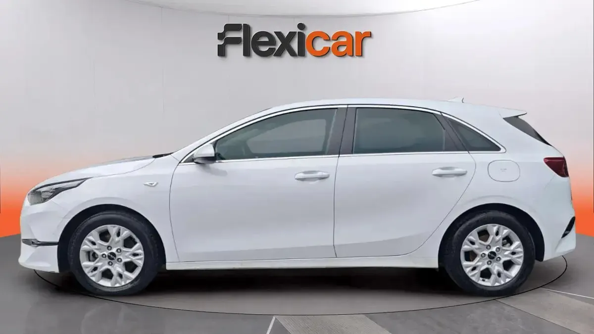 Usado Kia Ceed 136 CV (100 kW) 2023 Blanco Utilitario