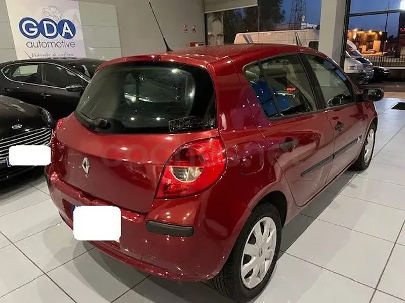 Usado Renault Clio II Authentique 75 CV (55 kW) 2007 Granate Berlina