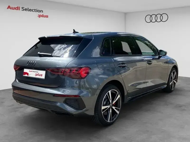 Usado Audi A3 Ambiente 245 CV (180 kW) 2024 Gris / plata Berlina
