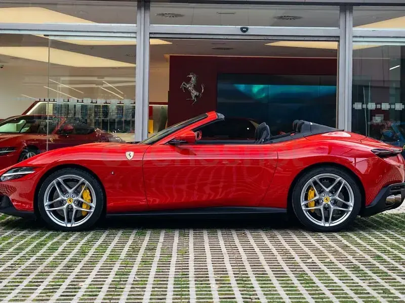 Usado Ferrari Roma 620 CV (456 kW) 2025 Rojo Descapotable