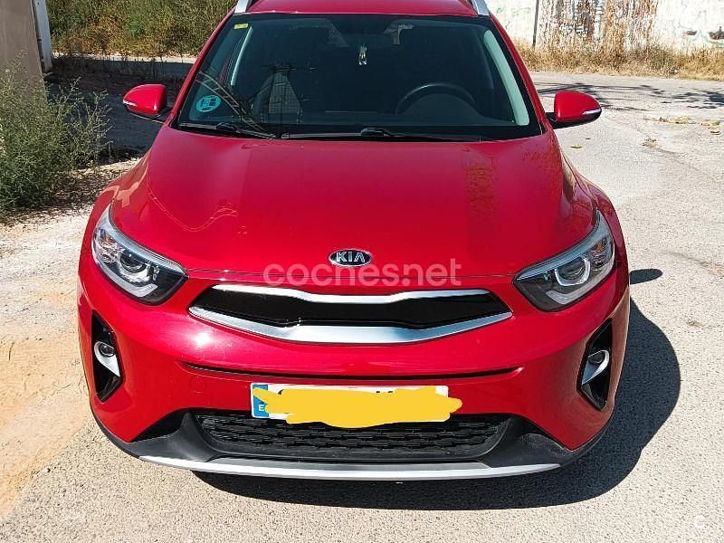 Usado Kia Stonic 120 CV (88 kW) 2018 Granate SUV
