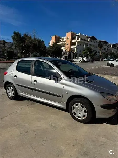 Usado Peugeot 206 75 CV (55 kW) 2000 Gris / plata Berlina