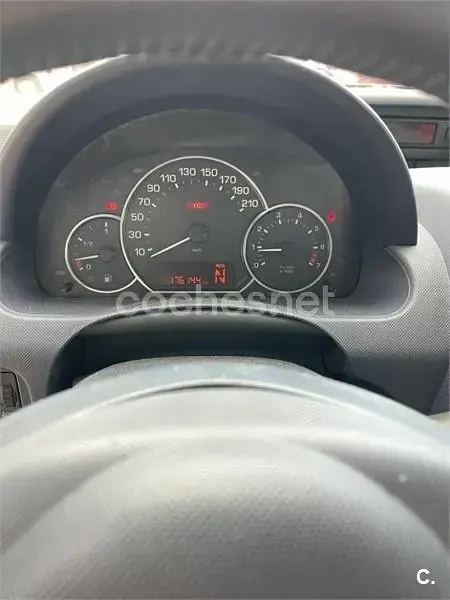 Usado Peugeot 1007 75 CV (55 kW) 2006 Gris / plata Monovolumen