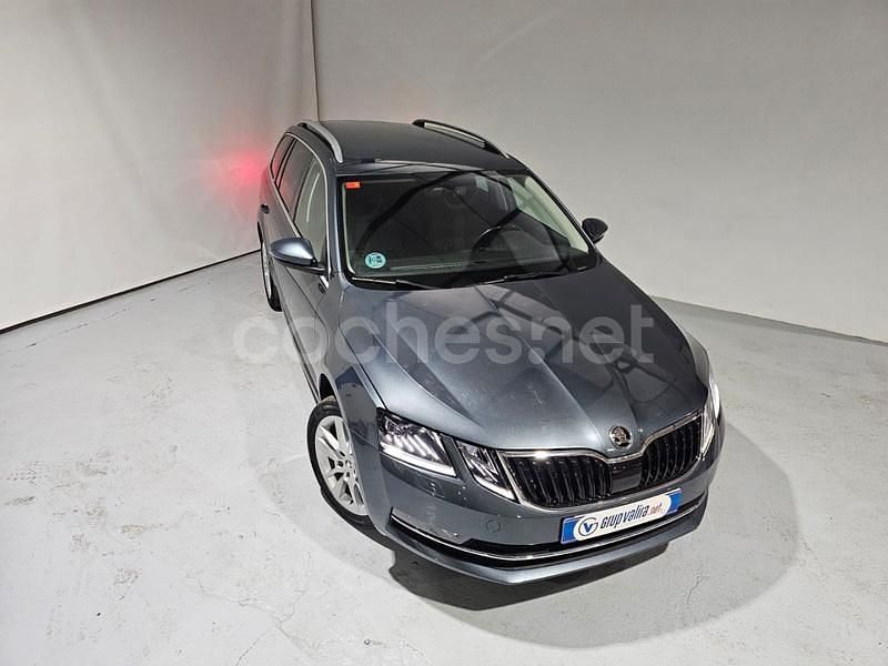Usado Skoda Octavia Style 150 CV (110 kW) 2019 Gris / plata Familiar