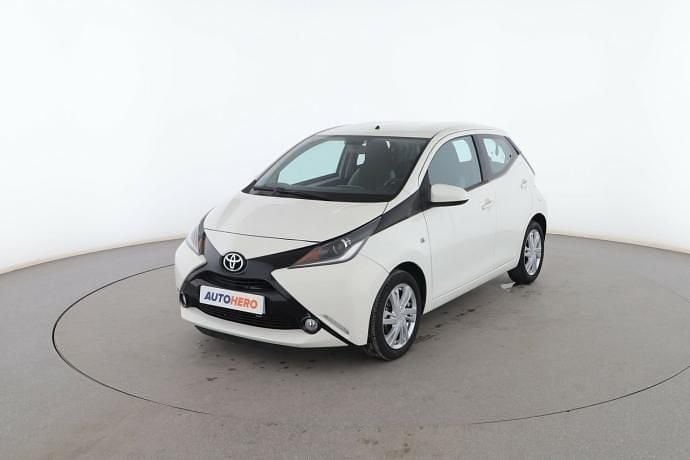 Blanco Usado 2017 Toyota Aygo X-play Utilitario | 10.399 € (Precio justo) - Imagen 1/3