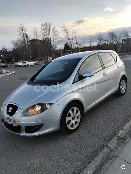 Usado Seat Altea Sport 105 CV (77 kW) 2005 Gris / plata Monovolumen