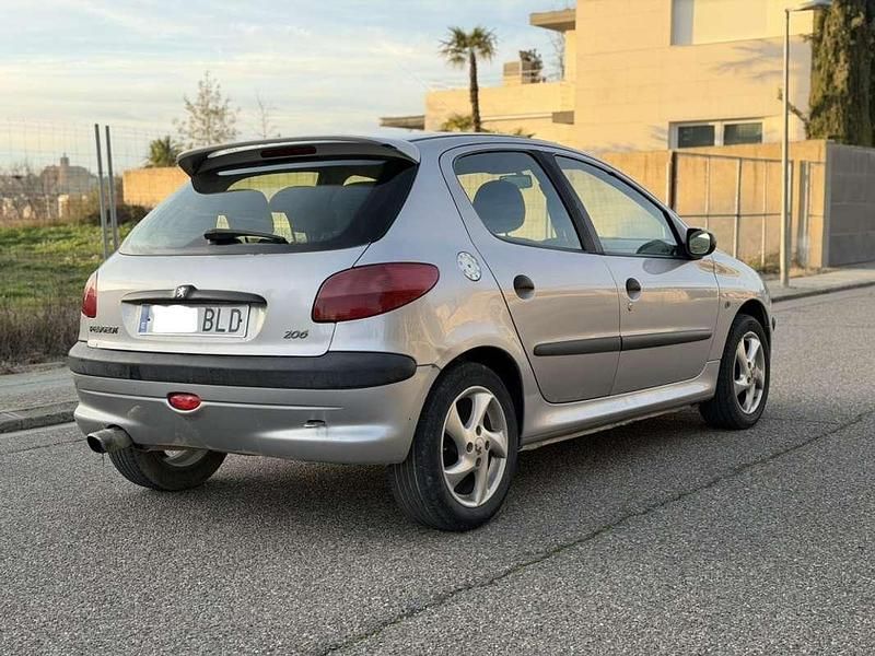 Usado Peugeot 206 69 CV (50 kW) 2001 Gris Utilitario