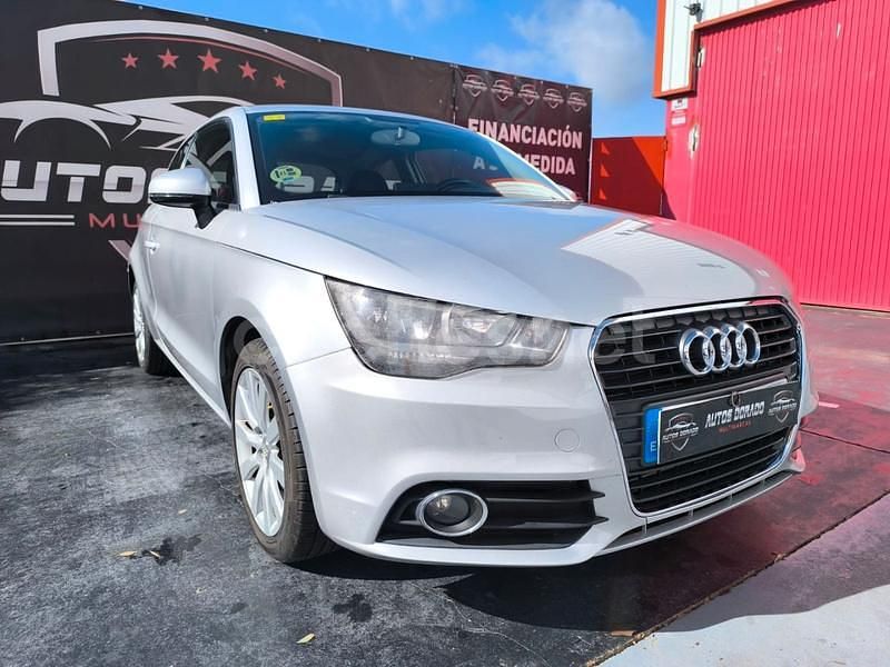 Gris / plata Usado 2013 Audi A1 Ambition Berlina | 8990 € (Precio justo) - Imagen 1/4