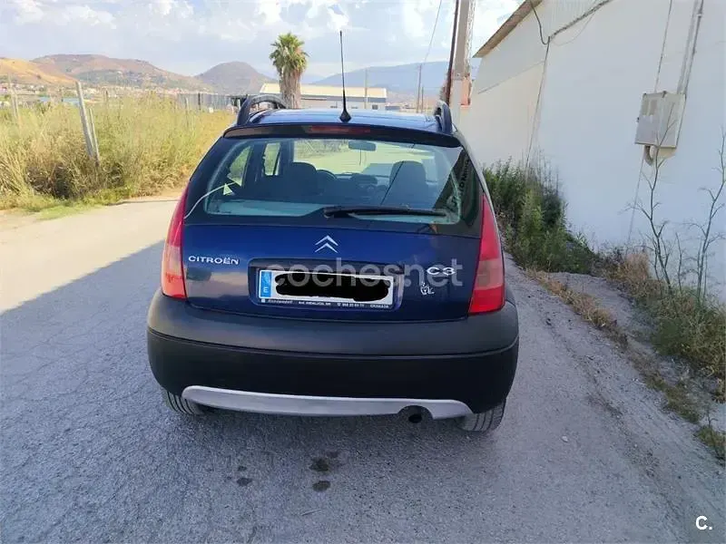 Usado Citroën C3 XTR 92 CV (67 kW) 2004 Azul Berlina